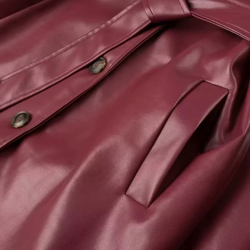 Langer Trenchcoat aus Kunstleder mit Gürtel Ruby